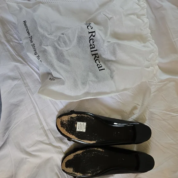 Gucci Black Flats with Gold Hardware - Picture 4 of 5